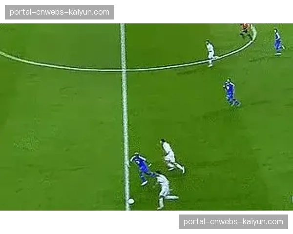 【2026年4月中超联赛·人物·动态前英超青训教练受邀来华,为中超多队提供边路球员培养方案讲座 【2026年4月中超联赛·人物·动态前英超青训教练受邀来华,为中超多队提供边路球员培养方案讲座